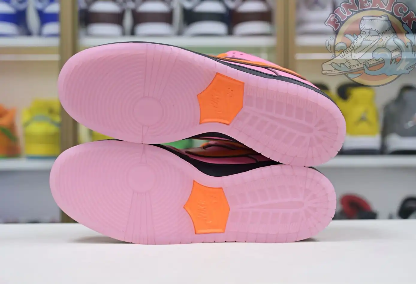 hype The Powerpuff Girls x Nike Dunk SB Low