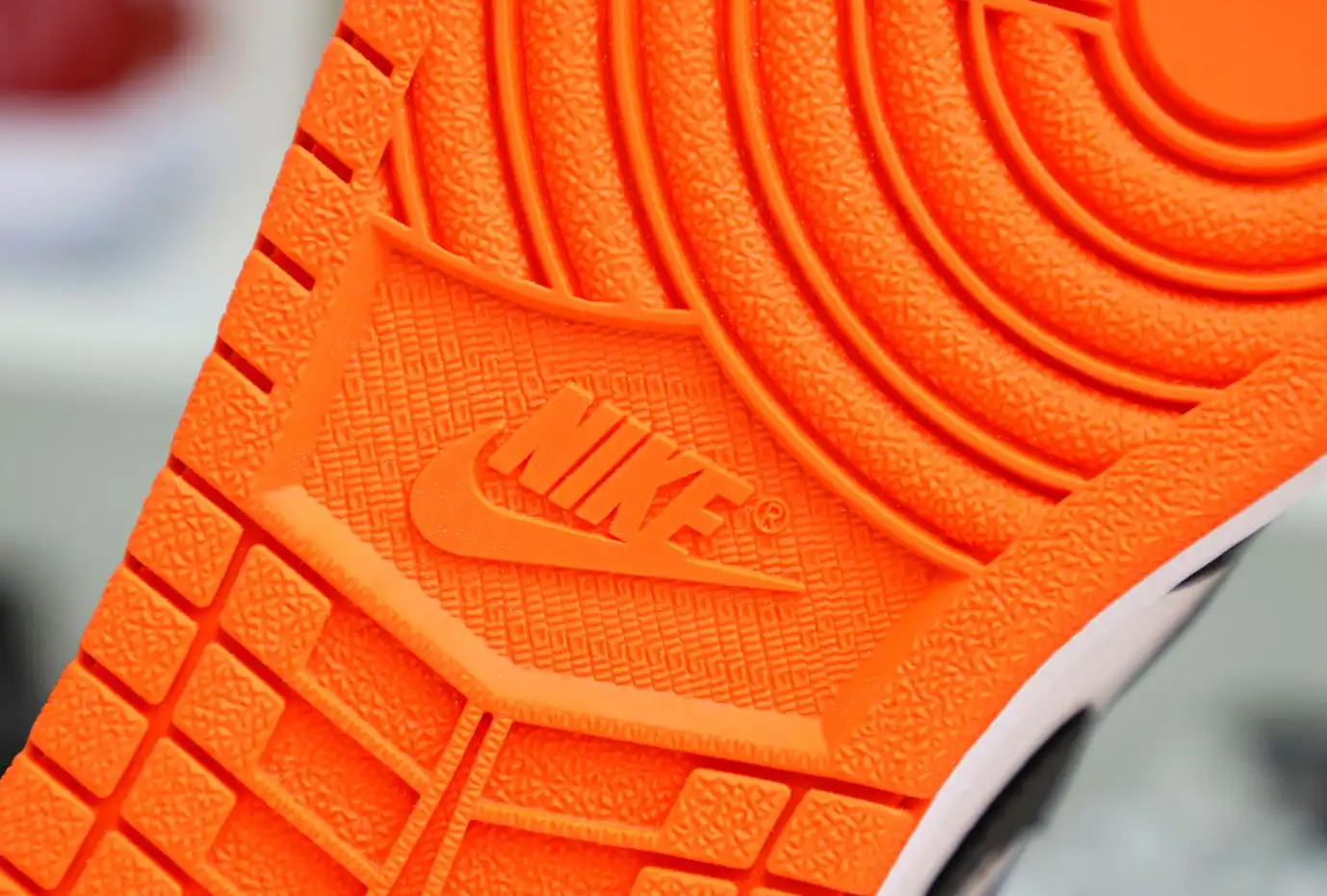 Air Jordan 1 Retro High OG Electro Orange'