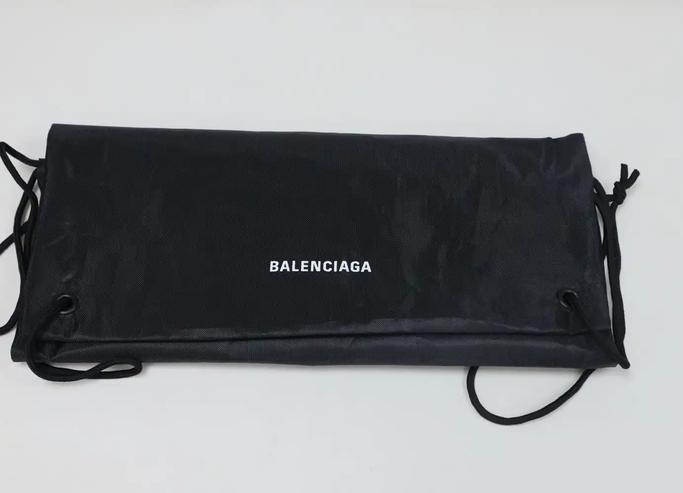 hype Balenciaga is available in all sizes. You cannot place an order on the website. You can contact customer service to purchase.BLGA 3XL