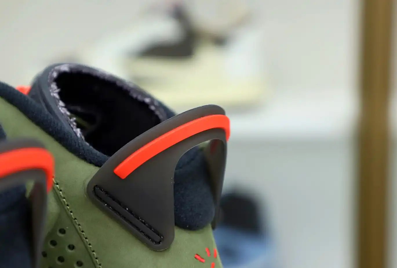TRAVIS SCOTT X AIR JORDAN 6 RETRO 'OLIVE'