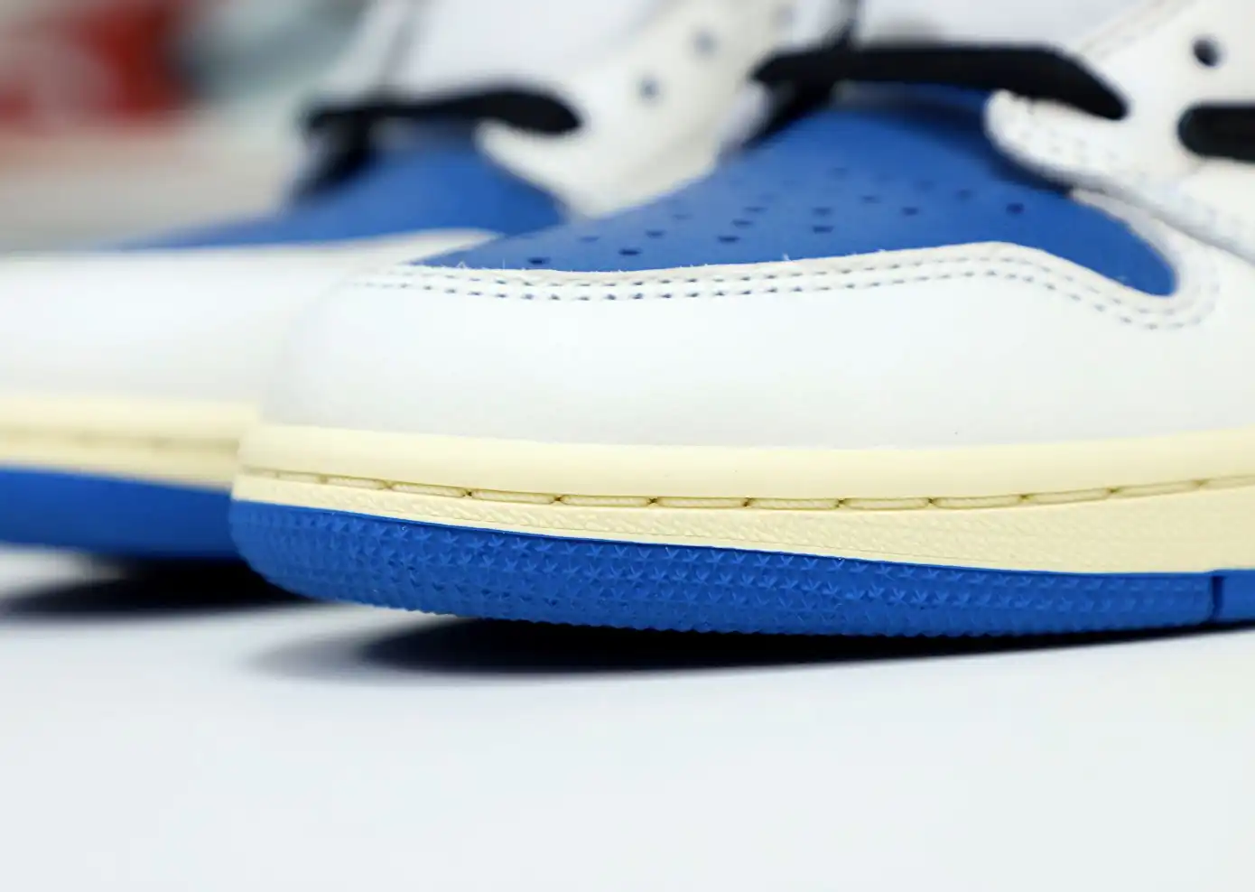 FRAGMENT DESIGN X TRAVIS SCOTT X AIR JORDAN 1 RETRO HIGH