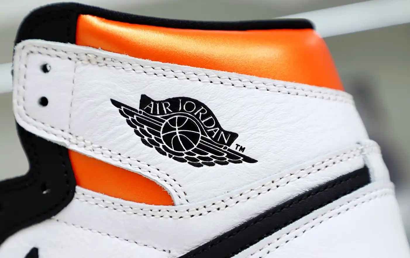 Air Jordan 1 Retro High OG Electro Orange'