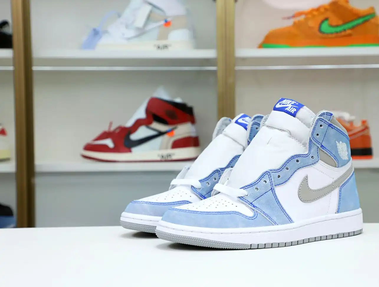 AIR JORDAN 1 RETRO HIGH OG 'HYPER ROYAL'