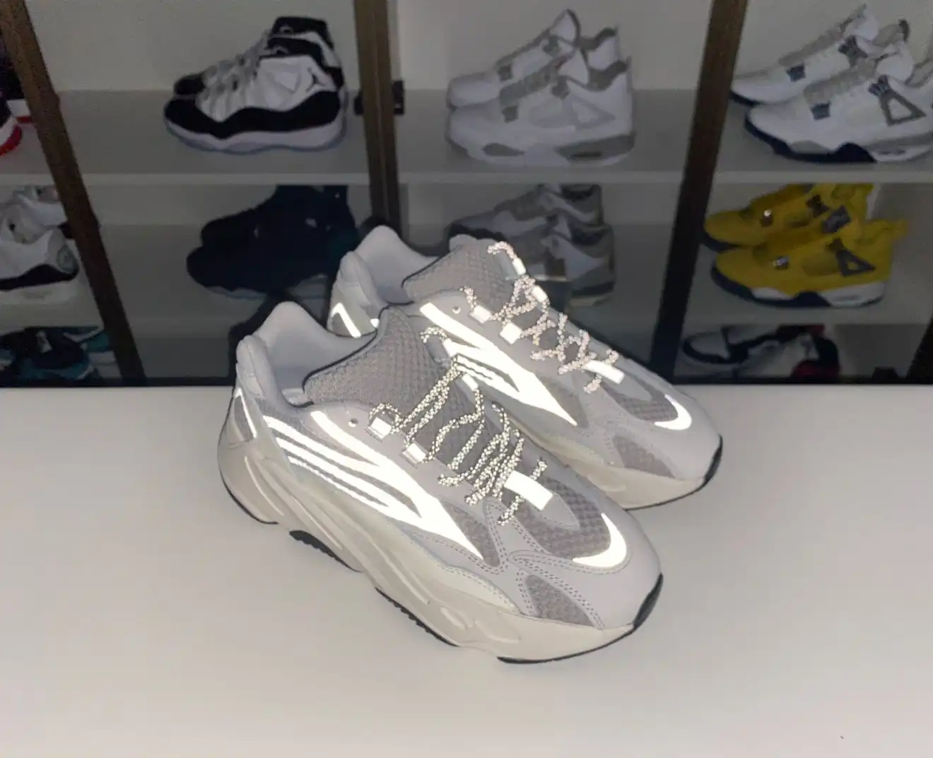 hype YEEZY BOOST 700 V2 'CREAM'