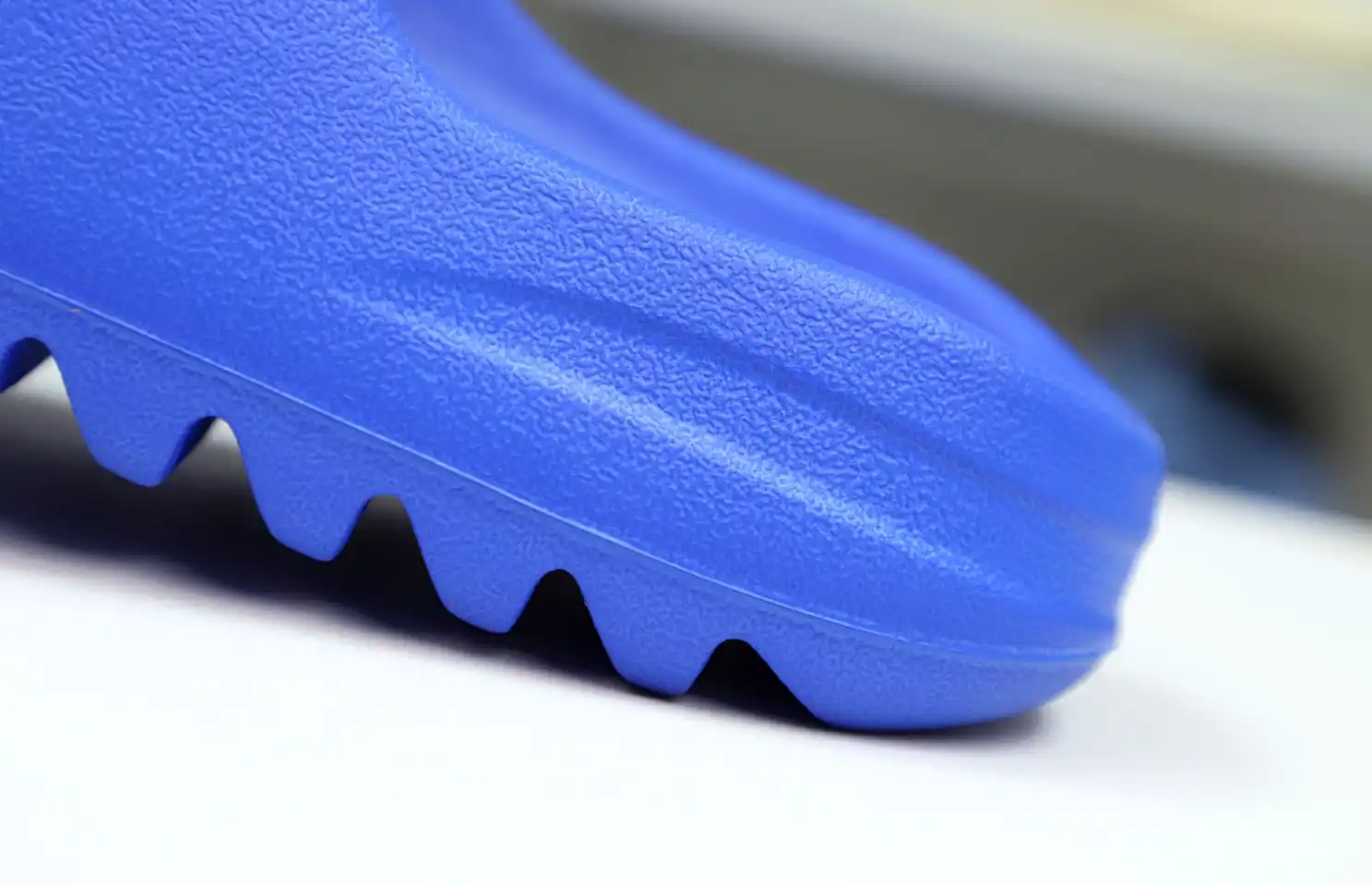 hype YEEZY SLIDE AZURE 2022