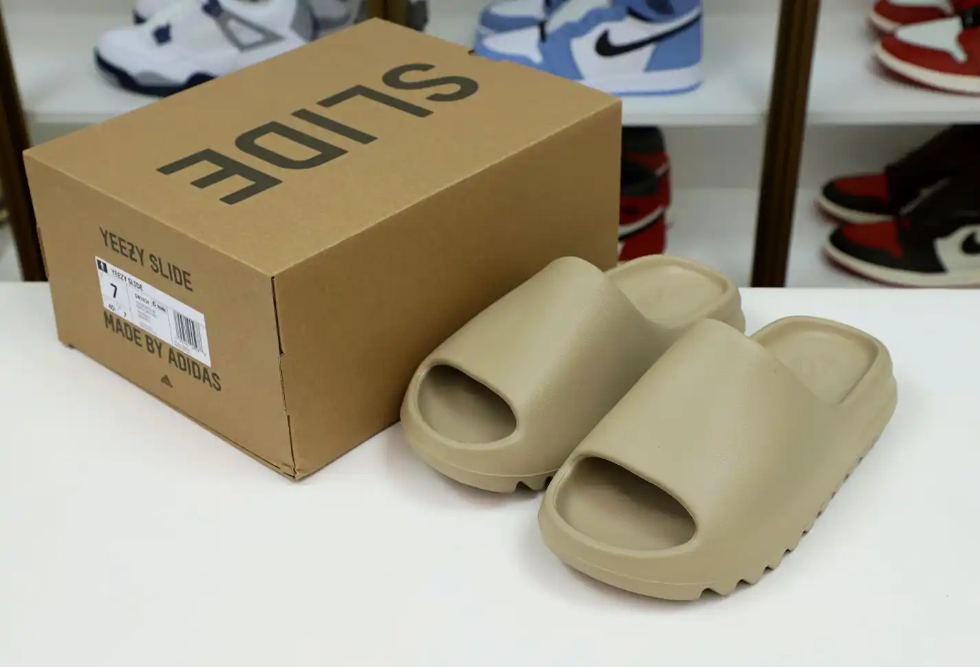 hype YEEZY SLIDES GW1934