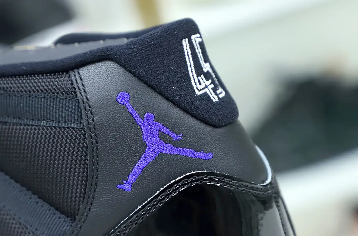 NIKE AIR JORDAN 11
