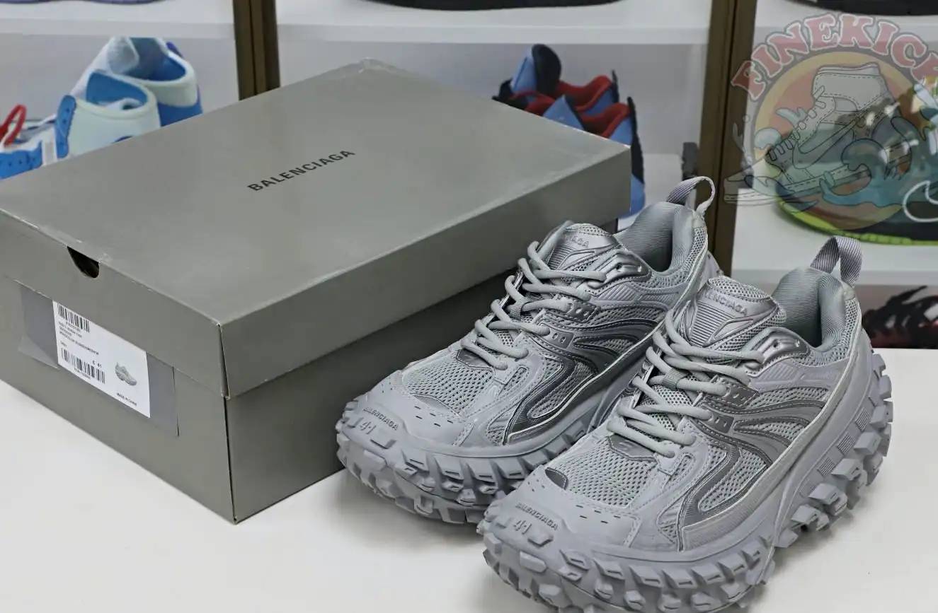 hype Balenciaga is available in all sizes. You cannot place an order on the website. You can contact customer service to purchase.BLGA  Defender