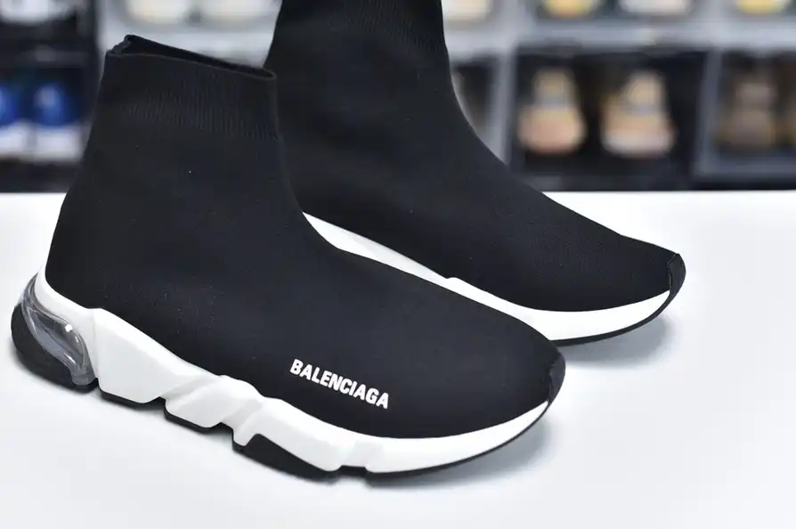 hype Balenciaga is available in all sizes. You cannot place an order on the website. You can contact customer service to purchase.BLGA Speed