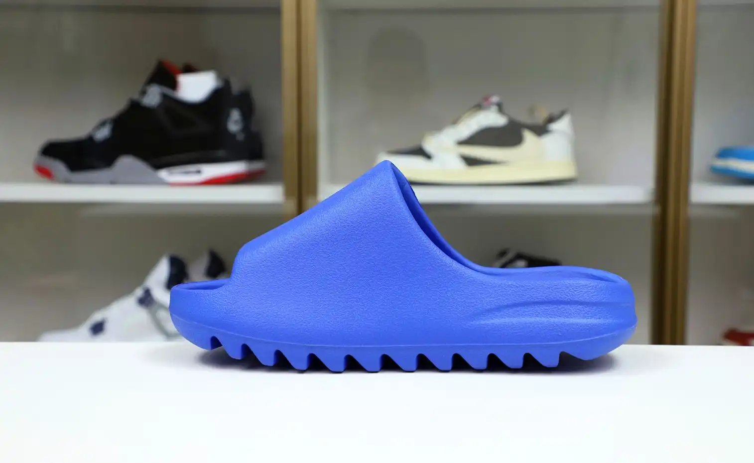 hype YEEZY SLIDE AZURE 2022