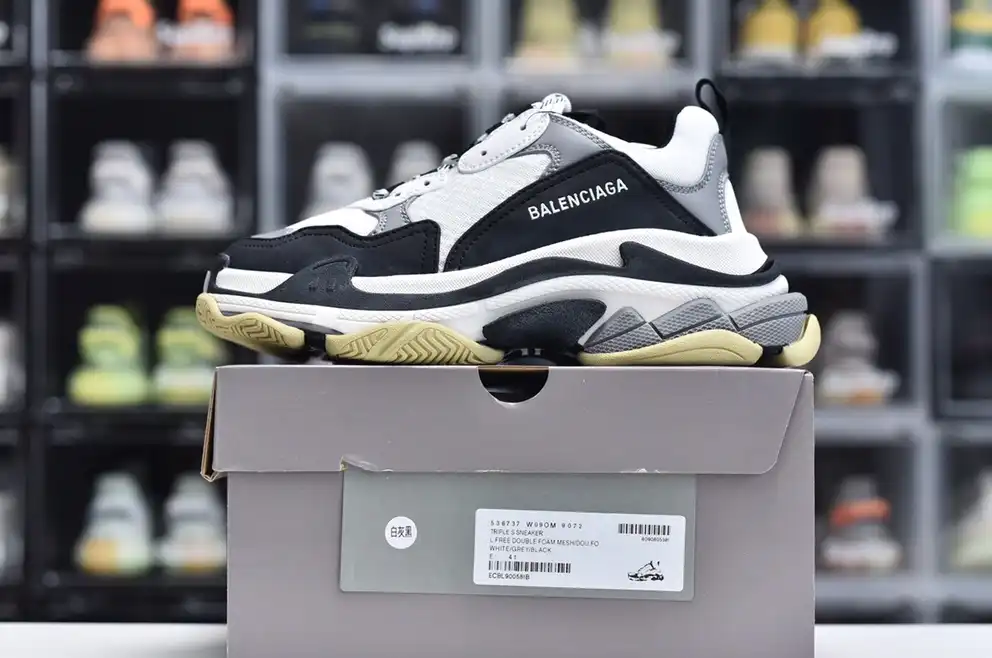 hype Balenciaga is available in all sizes. You cannot place an order on the website. You can contact customer service to purchase.BLGA Triple S