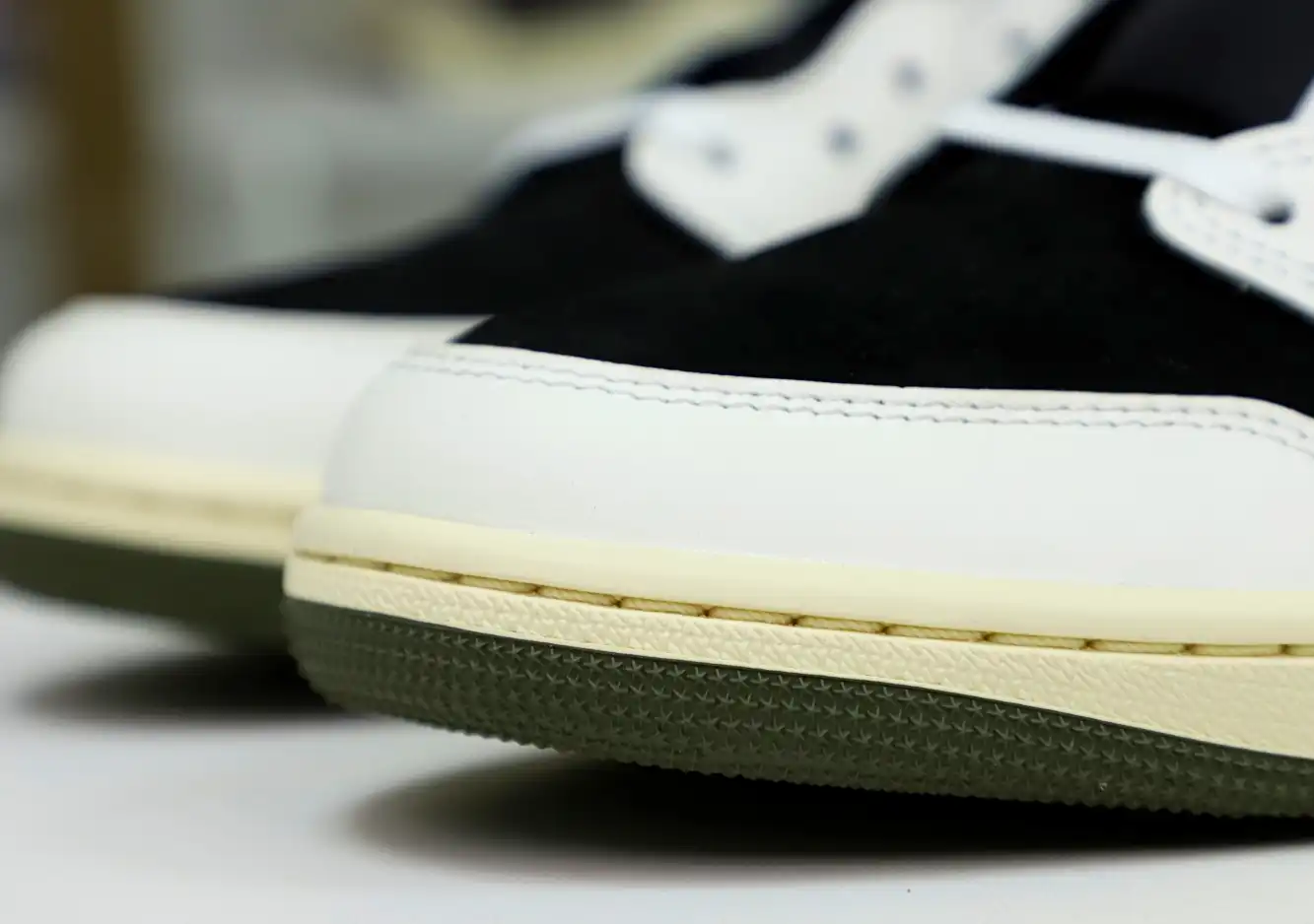 TRAVIS SCOTT X NIKE AIR JORDAN 1 LOW OG “Olive”