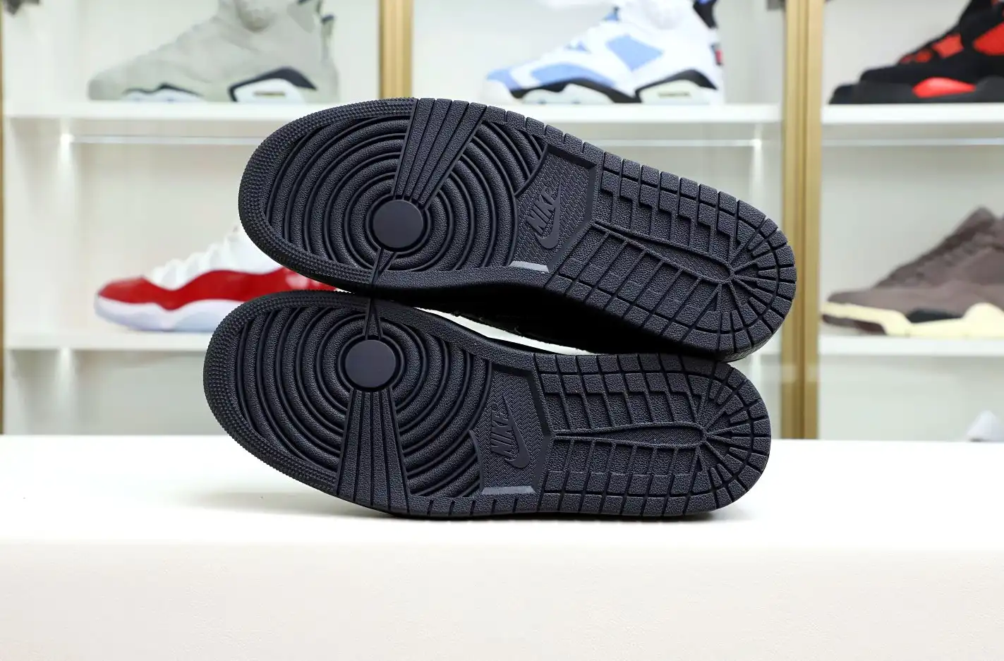 TRAVIS SCOTT X NIKE AIR JORDAN 1 LOW OG “BLACK PHANTOM”