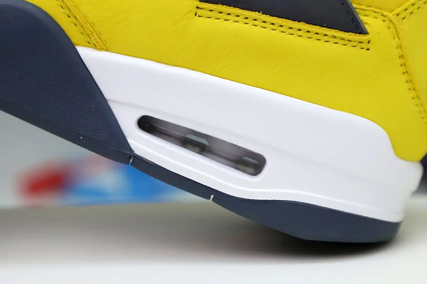 AIR JORDAN AIR JORDAN 4 RETRO 'LIGHTNING' 2021