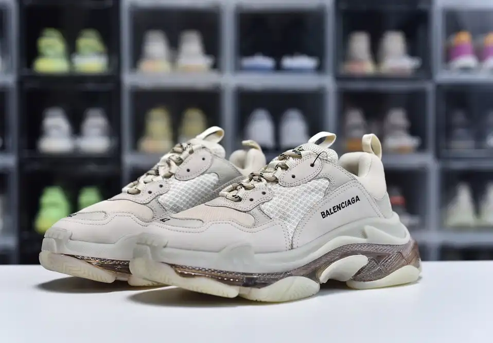 hype Balenciaga is available in all sizes. You cannot place an order on the website. You can contact customer service to purchase.BLGA Triple S