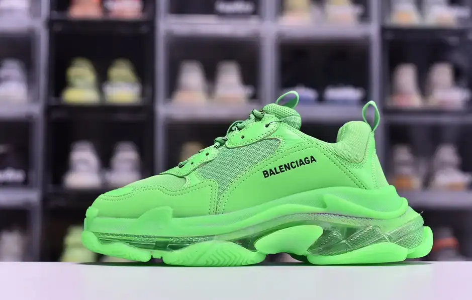 hype Balenciaga is available in all sizes. You cannot place an order on the website. You can contact customer service to purchase.BLGA Triple S