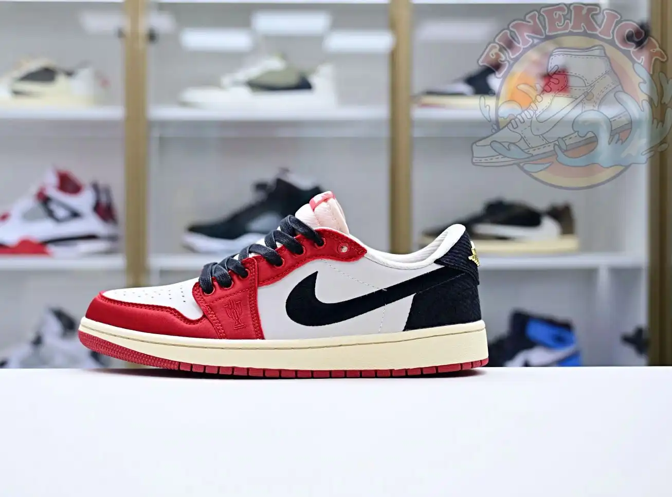 Trophy Room x Jordan Air Jordan 1 Low OG “Away”