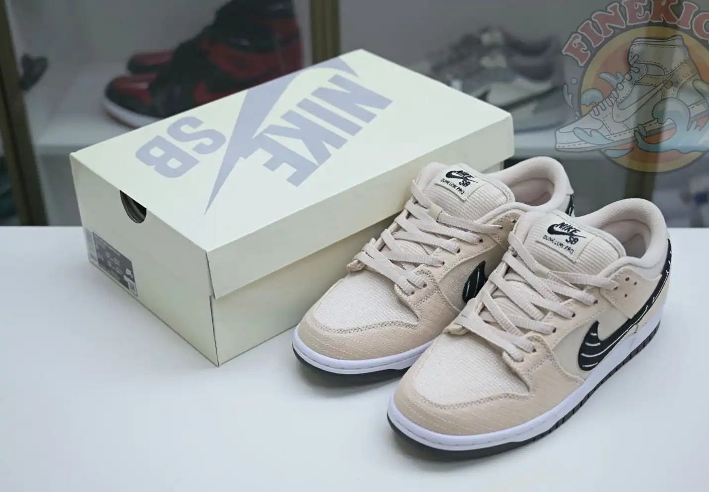 hype Albino & Preto x Nike Dunk SB Low Pro 