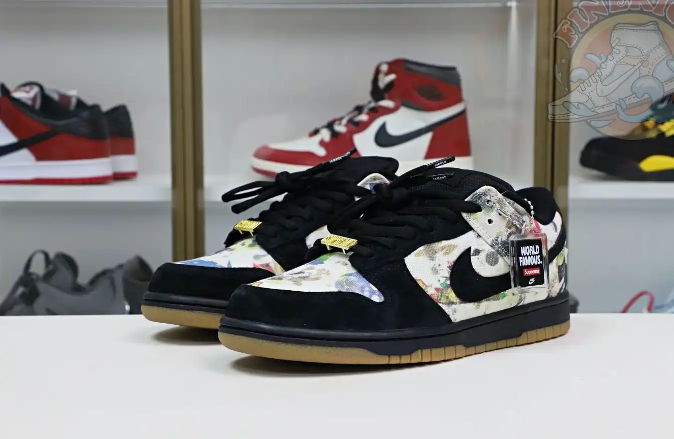 hype Supreme x Nike SB DunkLow