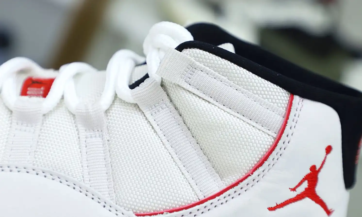 AIR JORDAN 11 XI RETRO PLATINUM TINT