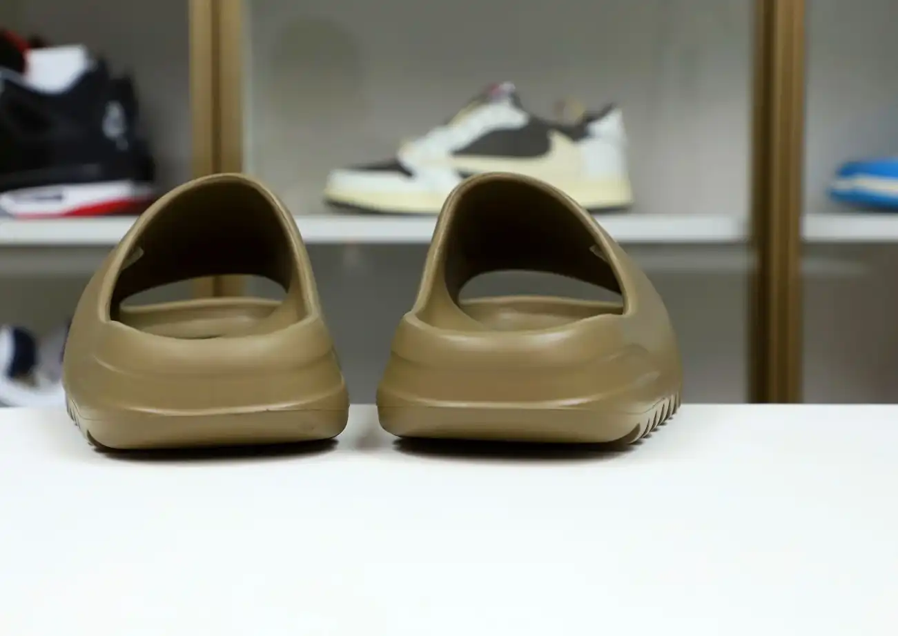 hype Yeezy Slide BrownFV8425