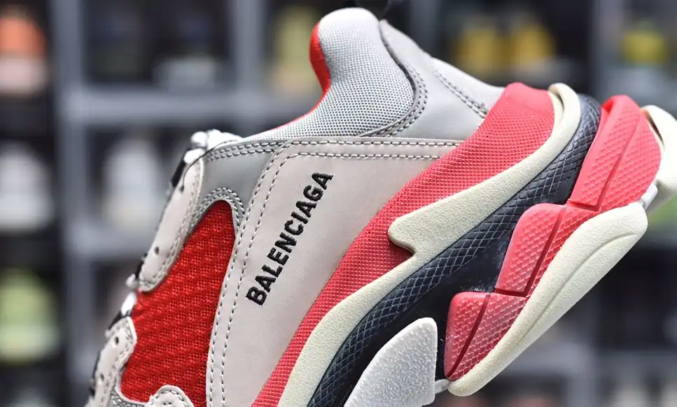 hype Balenciaga is available in all sizes. You cannot place an order on the website. You can contact customer service to purchase.BLGA Triple S