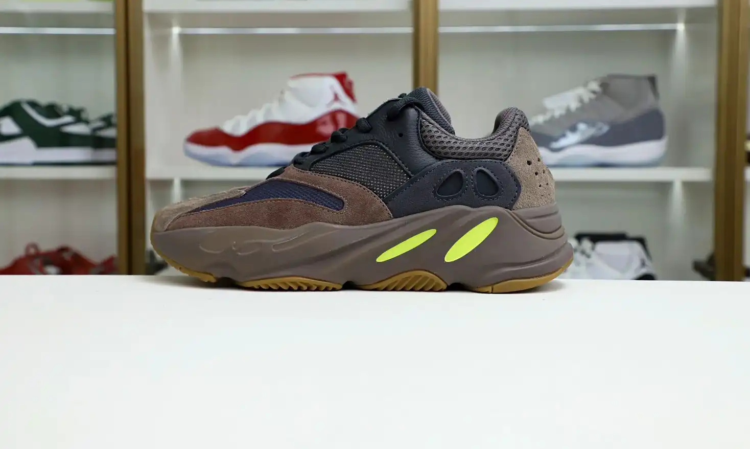 hype YEEZY BOOST 700 'MAUVE'