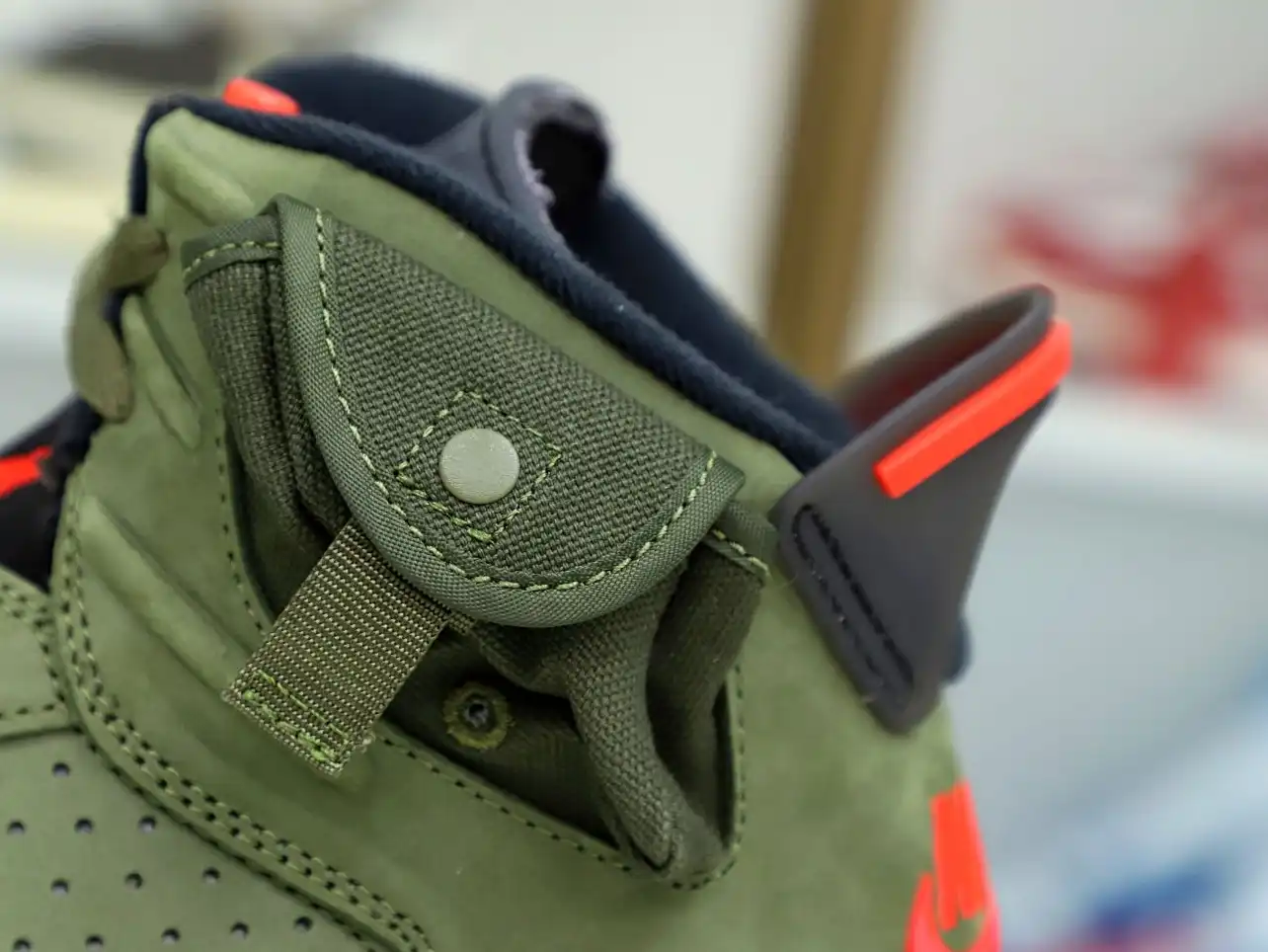 TRAVIS SCOTT X AIR JORDAN 6 RETRO 'OLIVE'