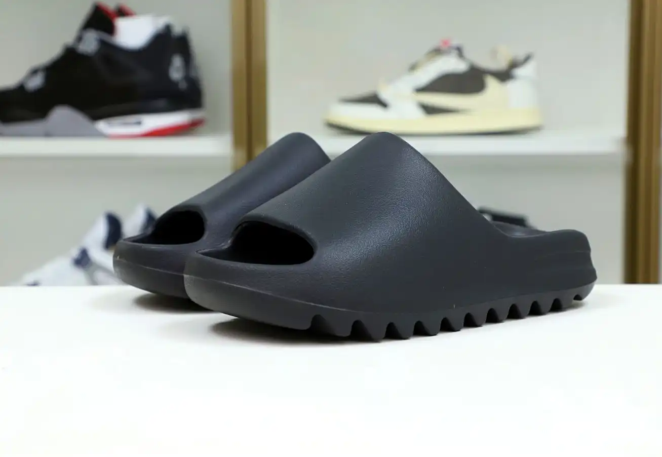 hype YEEZY SLIDE ONYX