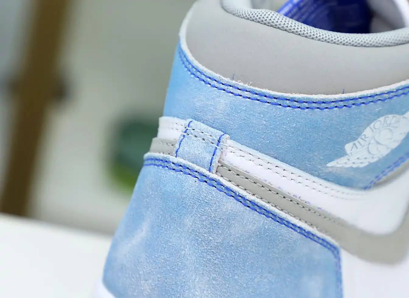 AIR JORDAN 1 RETRO HIGH OG 'HYPER ROYAL'