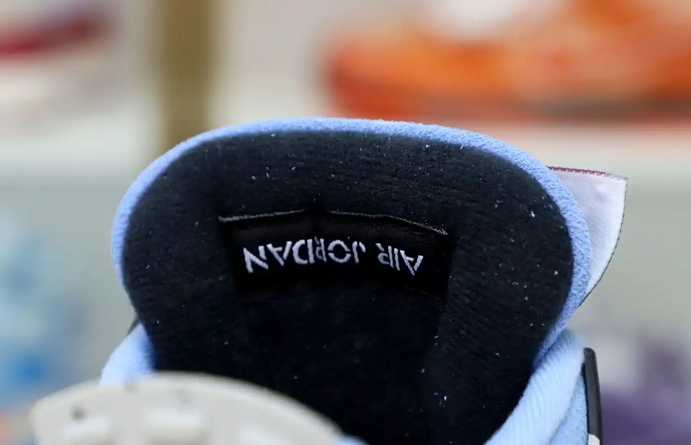AIR JORDAN 4 UNIVERSITY BLUE