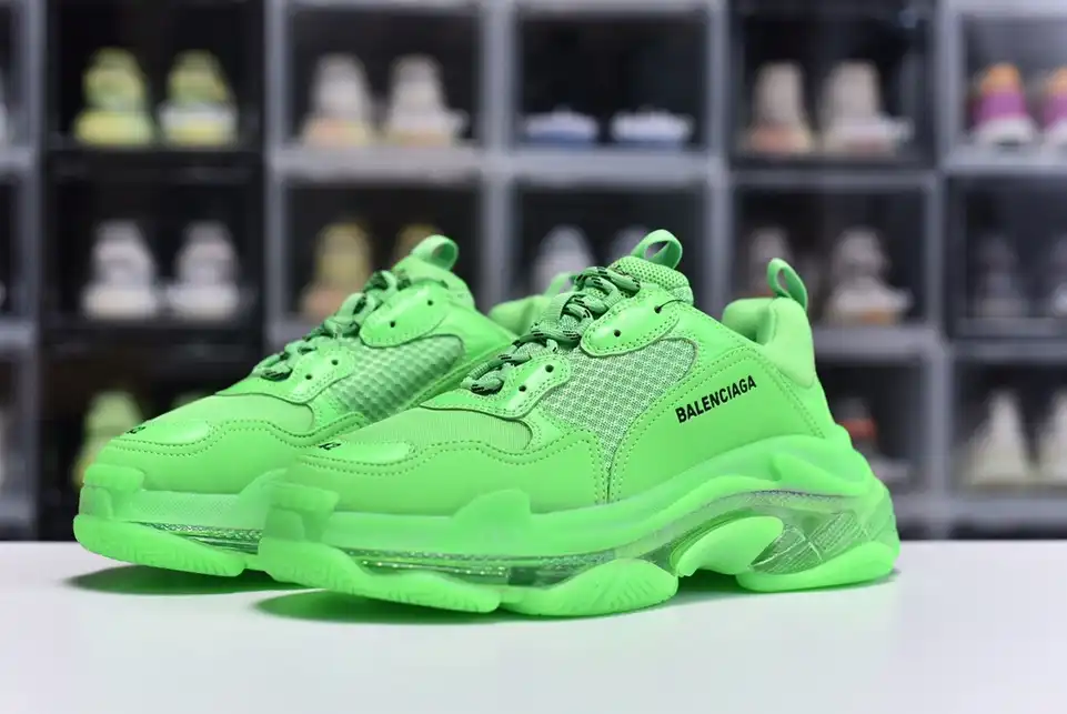 hype Balenciaga is available in all sizes. You cannot place an order on the website. You can contact customer service to purchase.BLGA Triple S