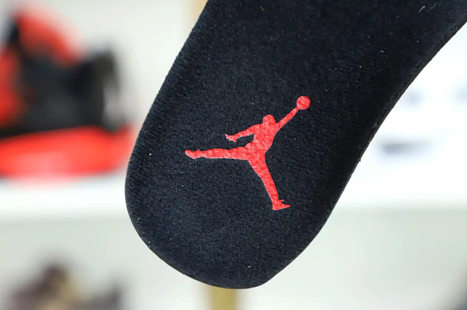 AIR JORDAN 4 