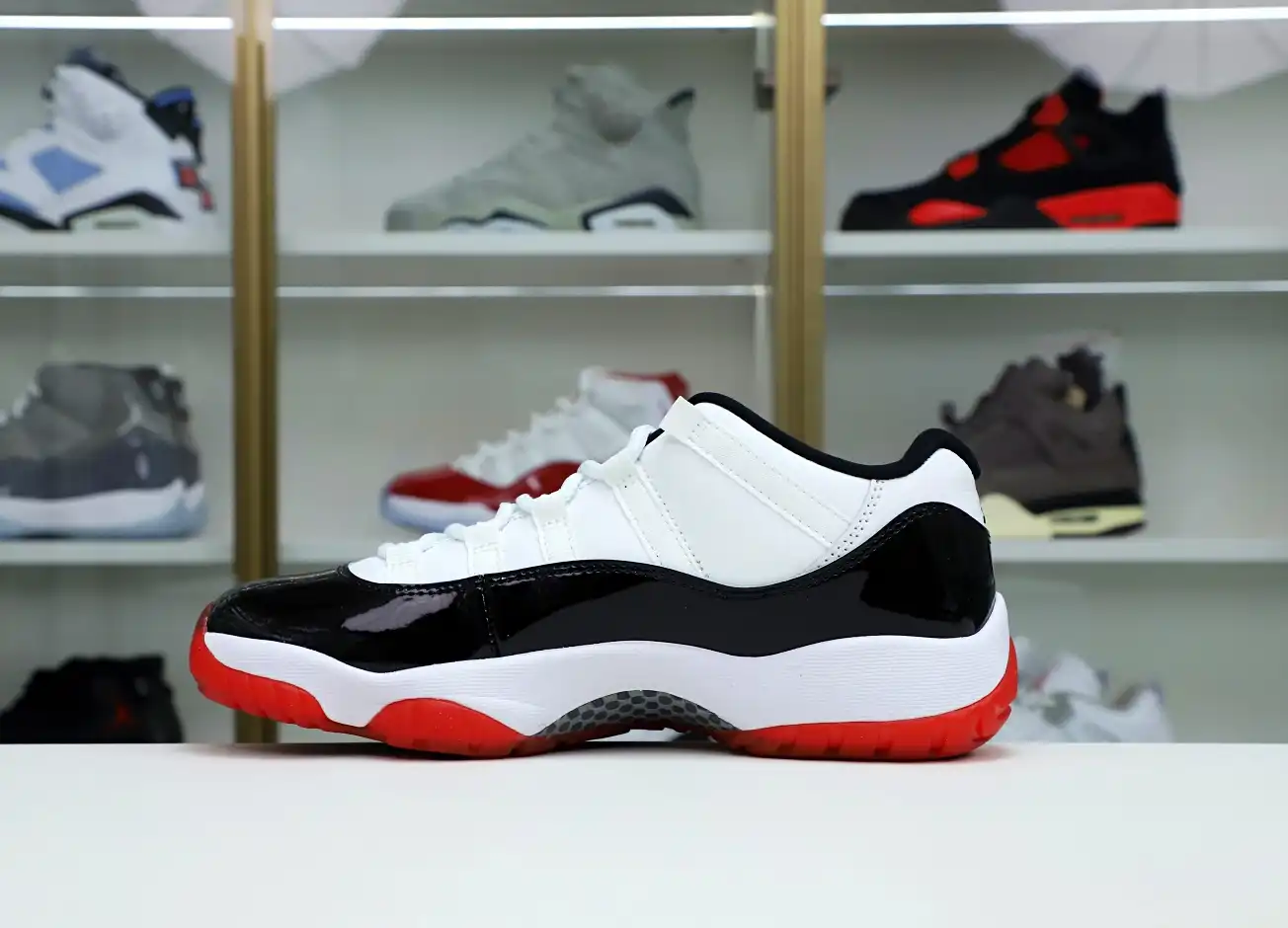 AIR JORDAN 11 LOW WHITE BRED