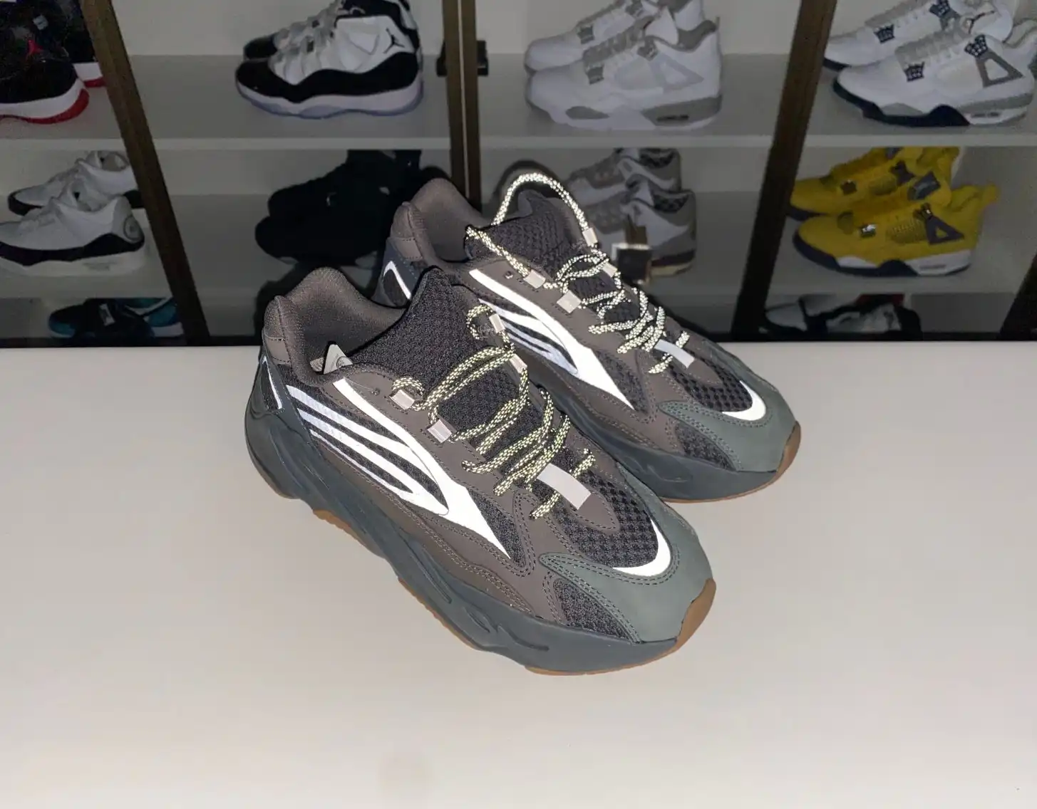 hype Yeezy boost 700 V2 