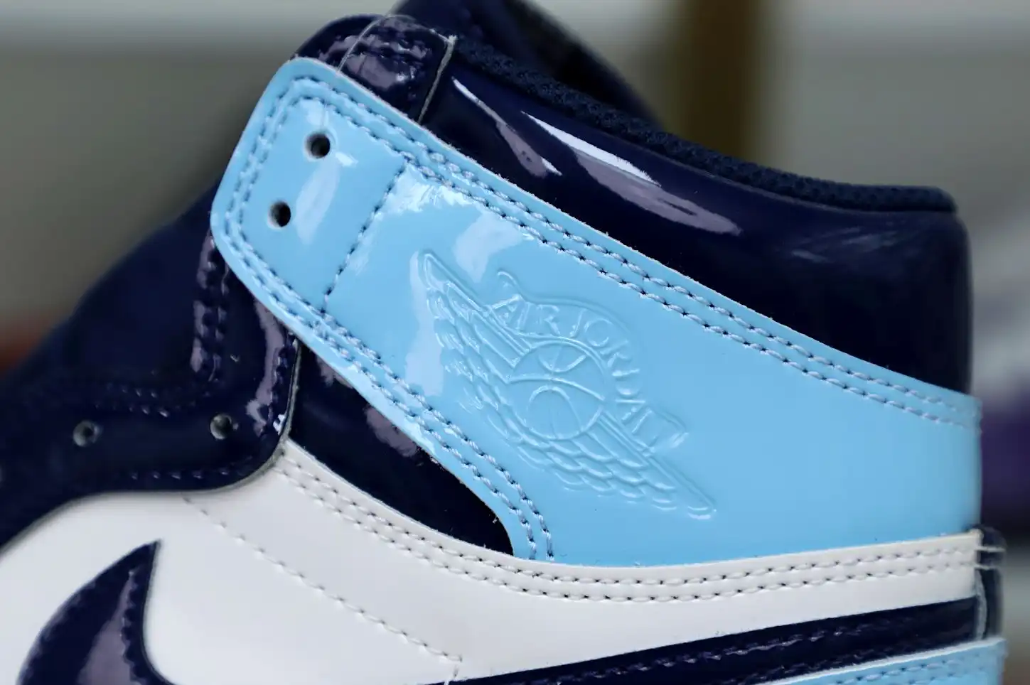 WMNS AIR JORDAN 1 RETRO HIGH OG 'BLUE CHILL'