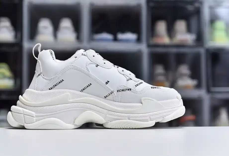 hype Balenciaga is available in all sizes. You cannot place an order on the website. You can contact customer service to purchase.BLGA Triple S