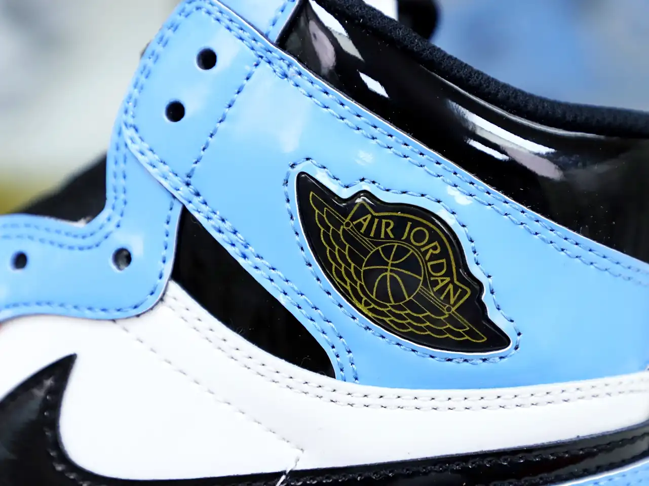 AIR JORDAN 1 RETRO HIGH OG 'FEARLESS'