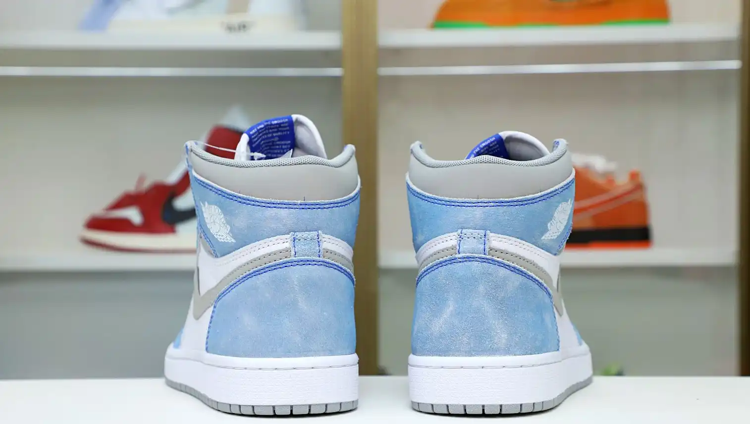AIR JORDAN 1 RETRO HIGH OG 'HYPER ROYAL'