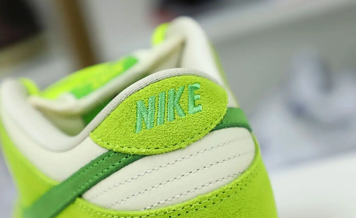 hype NIKE SB DUNK LOW GREEN APPLE 2022