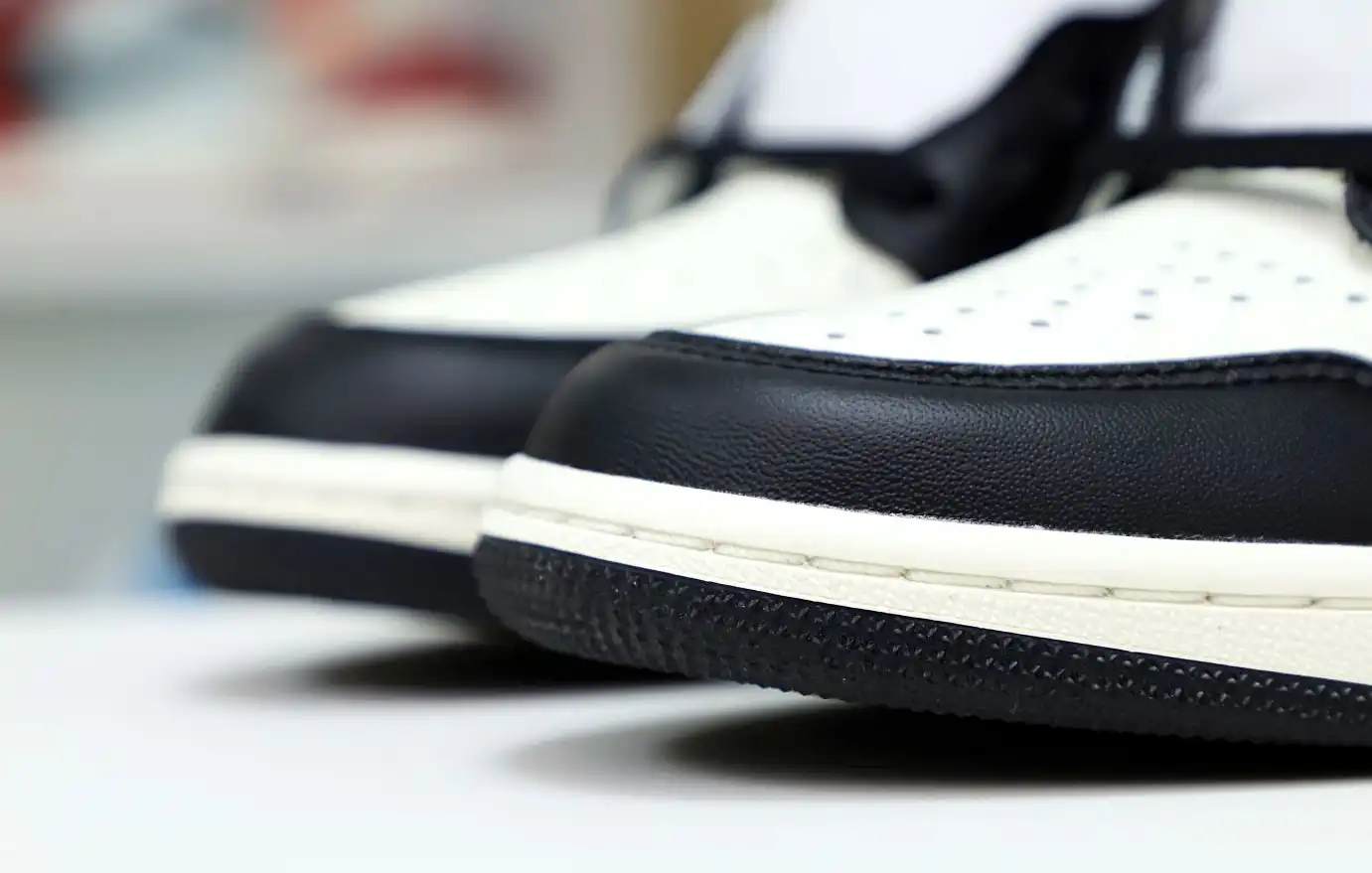 AIR JORDAN 1 RETRO HIGH OG 'DARK MOCHA'