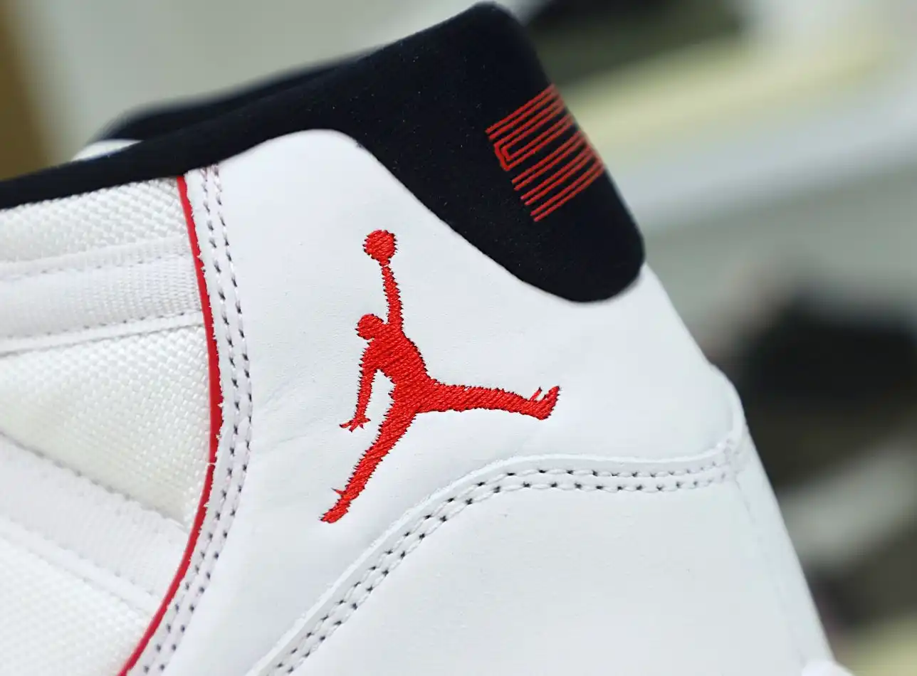 AIR JORDAN 11 XI RETRO PLATINUM TINT