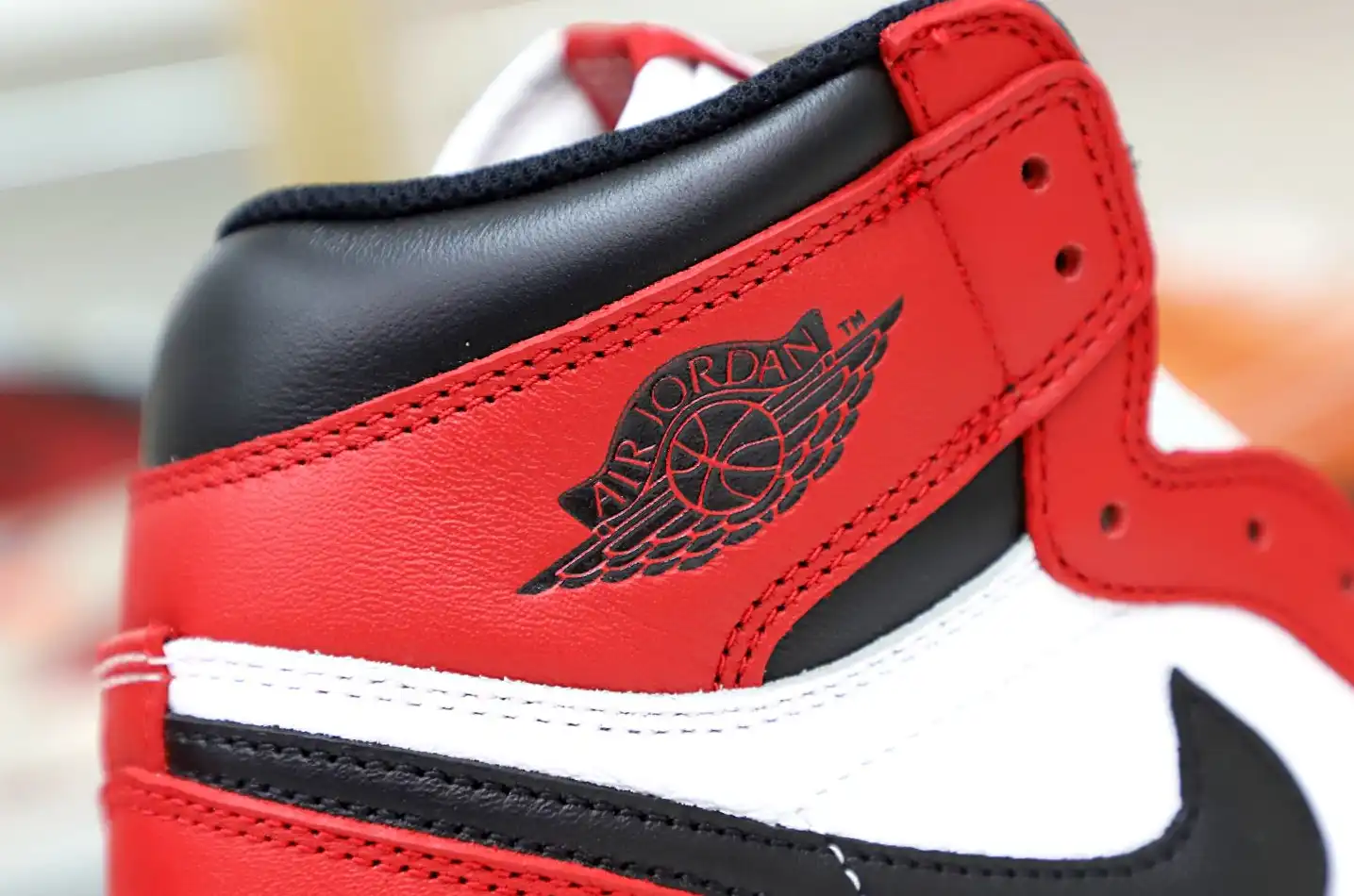 AIR JORDAN 1 RETRO HIGH OG 'CHICAGO' 2015