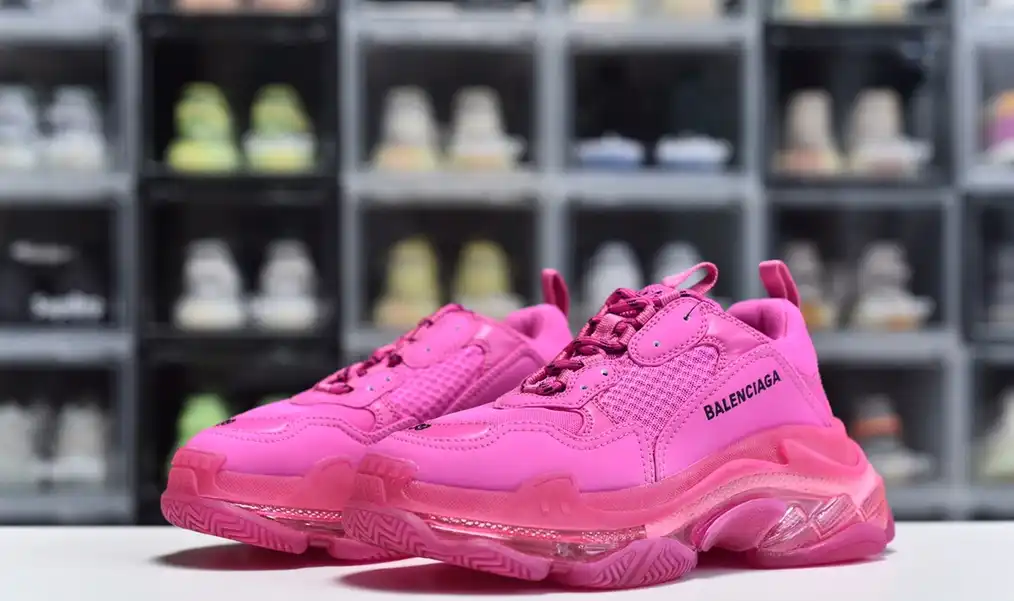 hype Balenciaga is available in all sizes. You cannot place an order on the website. You can contact customer service to purchase.BLGA Triple S