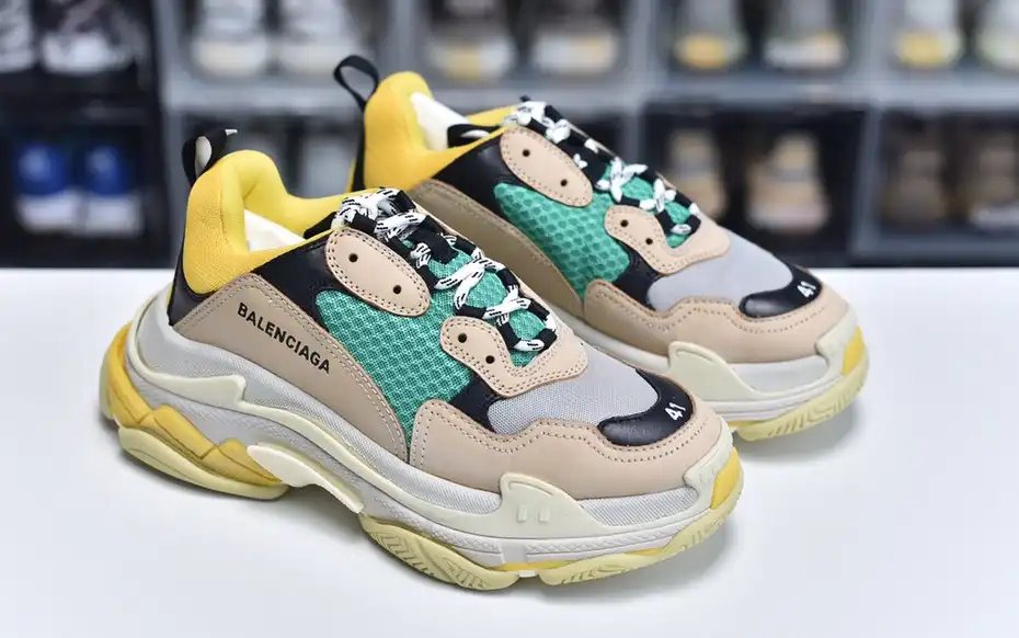 hype Balenciaga is available in all sizes. You cannot place an order on the website. You can contact customer service to purchase.BLGA Triple S