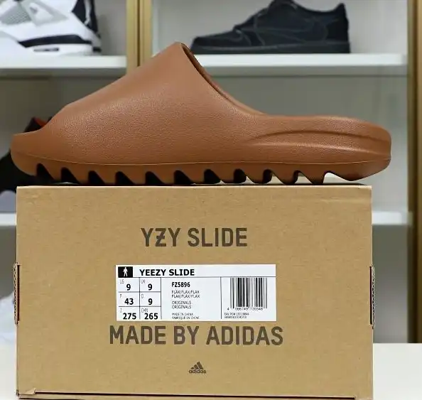 hype Yeezy Slide 