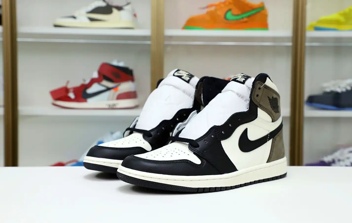 AIR JORDAN 1 RETRO HIGH OG 'DARK MOCHA'