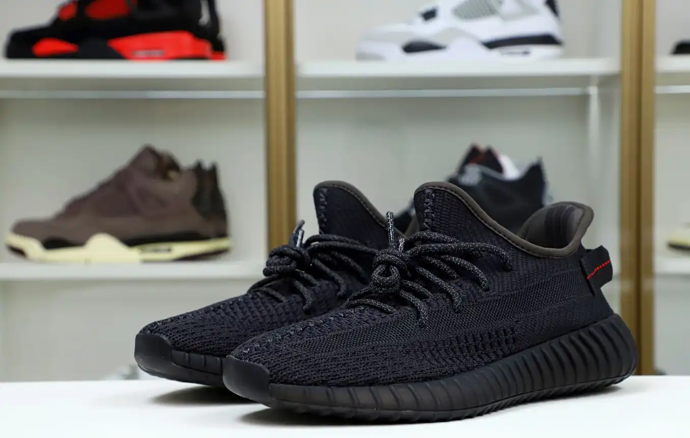 hype YEEZY BOOST 350 V2 'BLACK NON-REFLECTIVE'