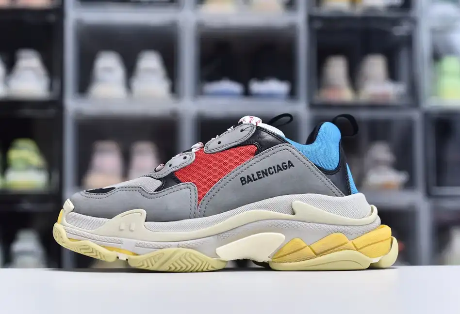 hype Balenciaga is available in all sizes. You cannot place an order on the website. You can contact customer service to purchase.BLGA Triple S