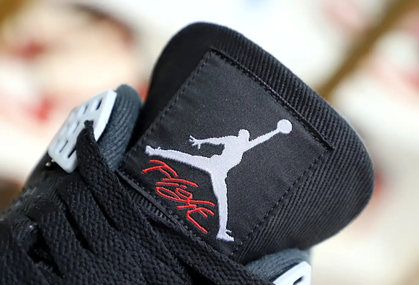 AIR JORDAN 4 